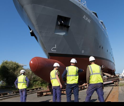 Navire Almak au chantier